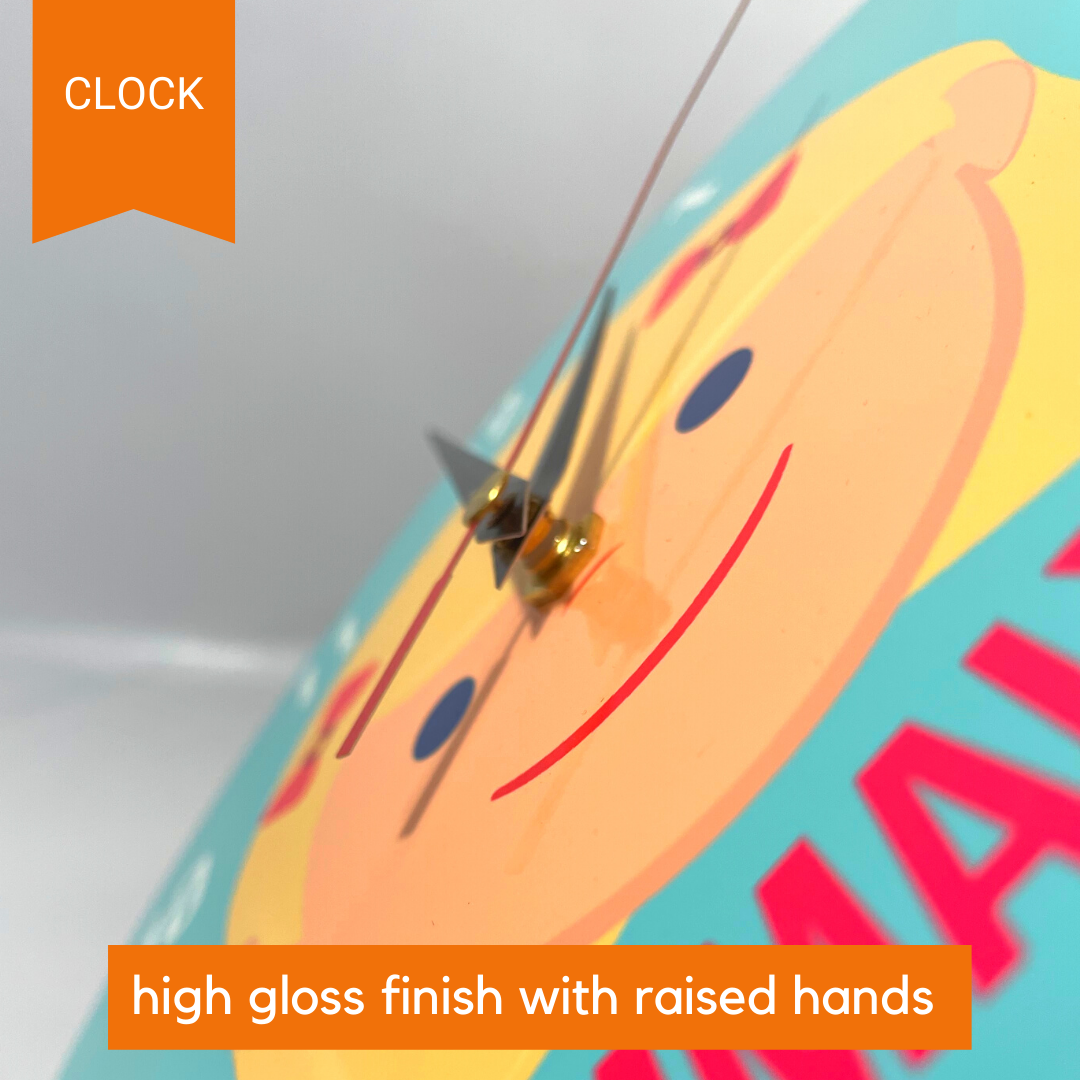 Personalized kids wall clock – personalised girl face with custom name | myartworkplate.com – detail close-up